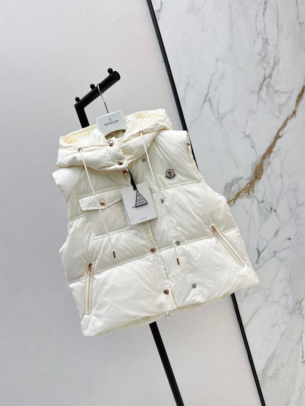 MONCLER 25S JACKET IN WHITE 307425