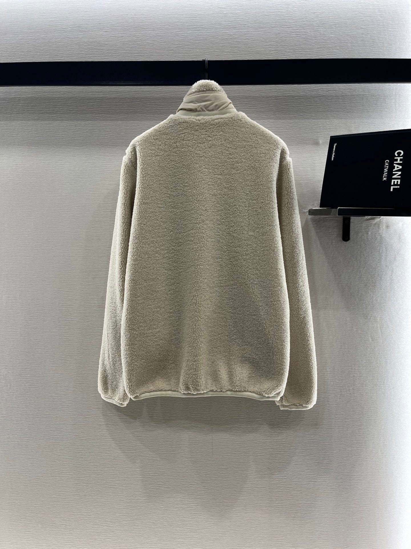 MONCLER 25S JACKET IN BEIGE 307590