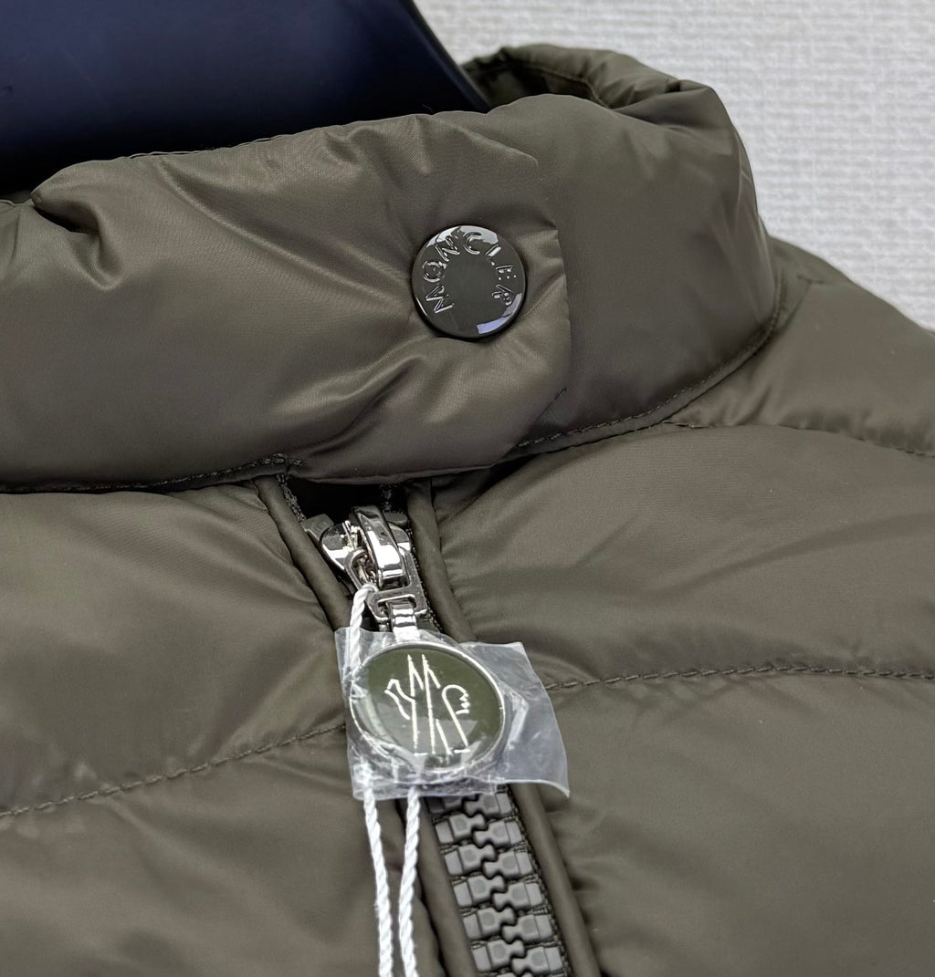 MONCLER 25S JACKET IN OLIVE GREEN 047