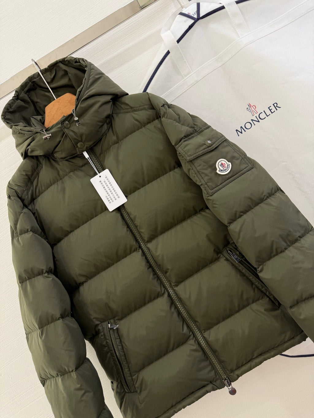MONCLER 25S SHORT HOODED PUFFER JACKET 325