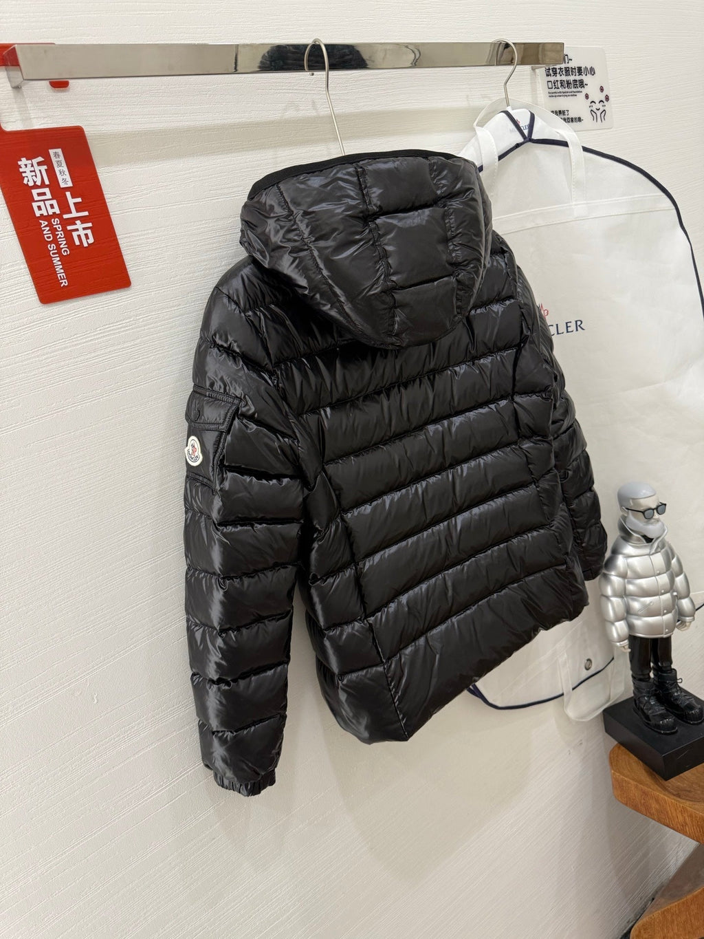 MONCLER 25S SHORT DOWN JACKET 326