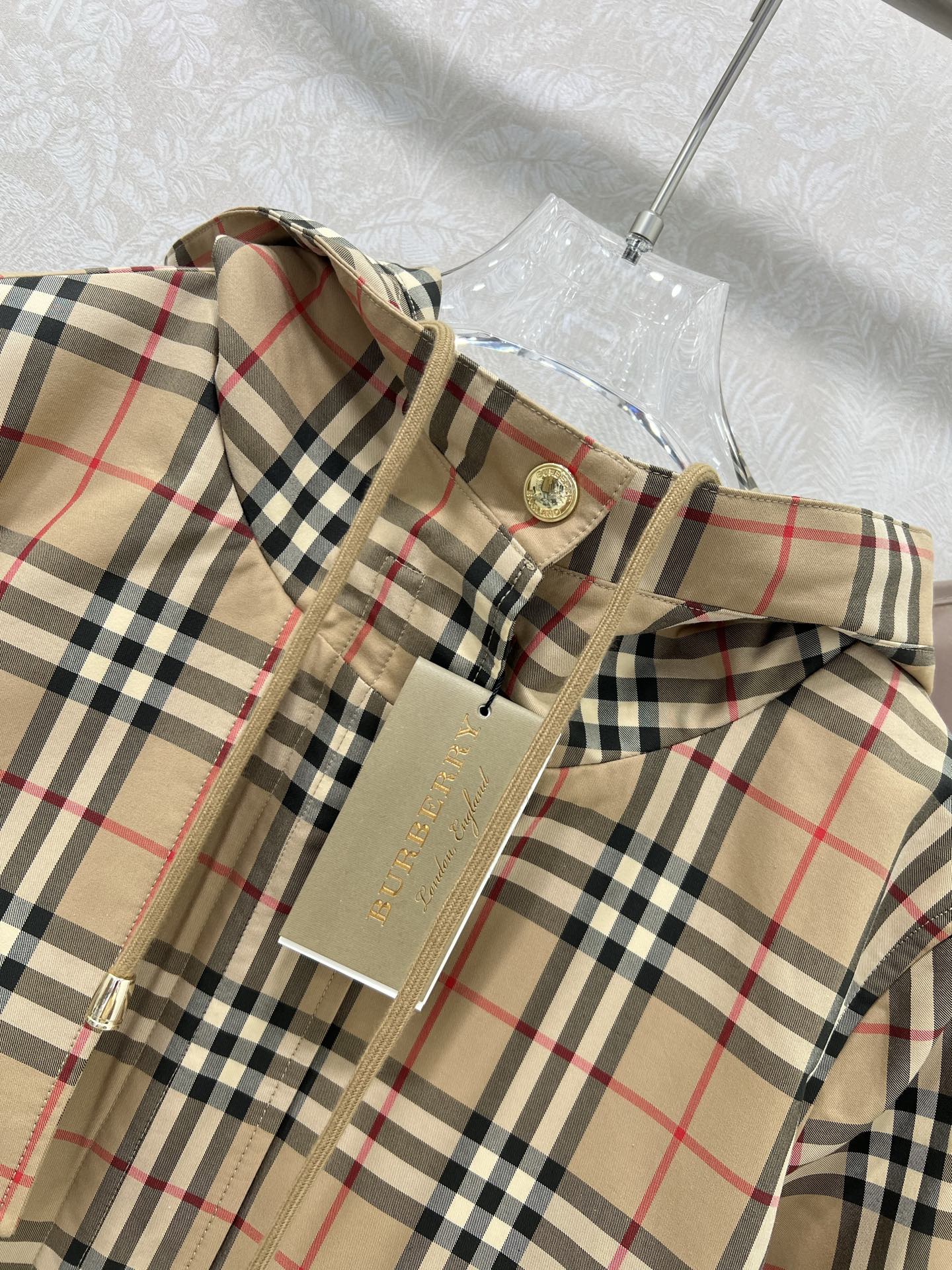 BURBERRY PLAID JACKET 275082