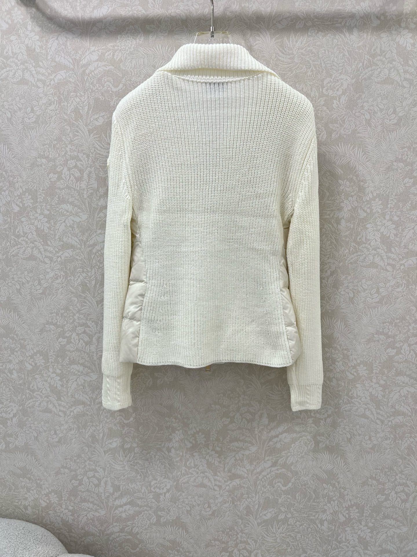 MONCLER 25S JACKET IN WHITE 072