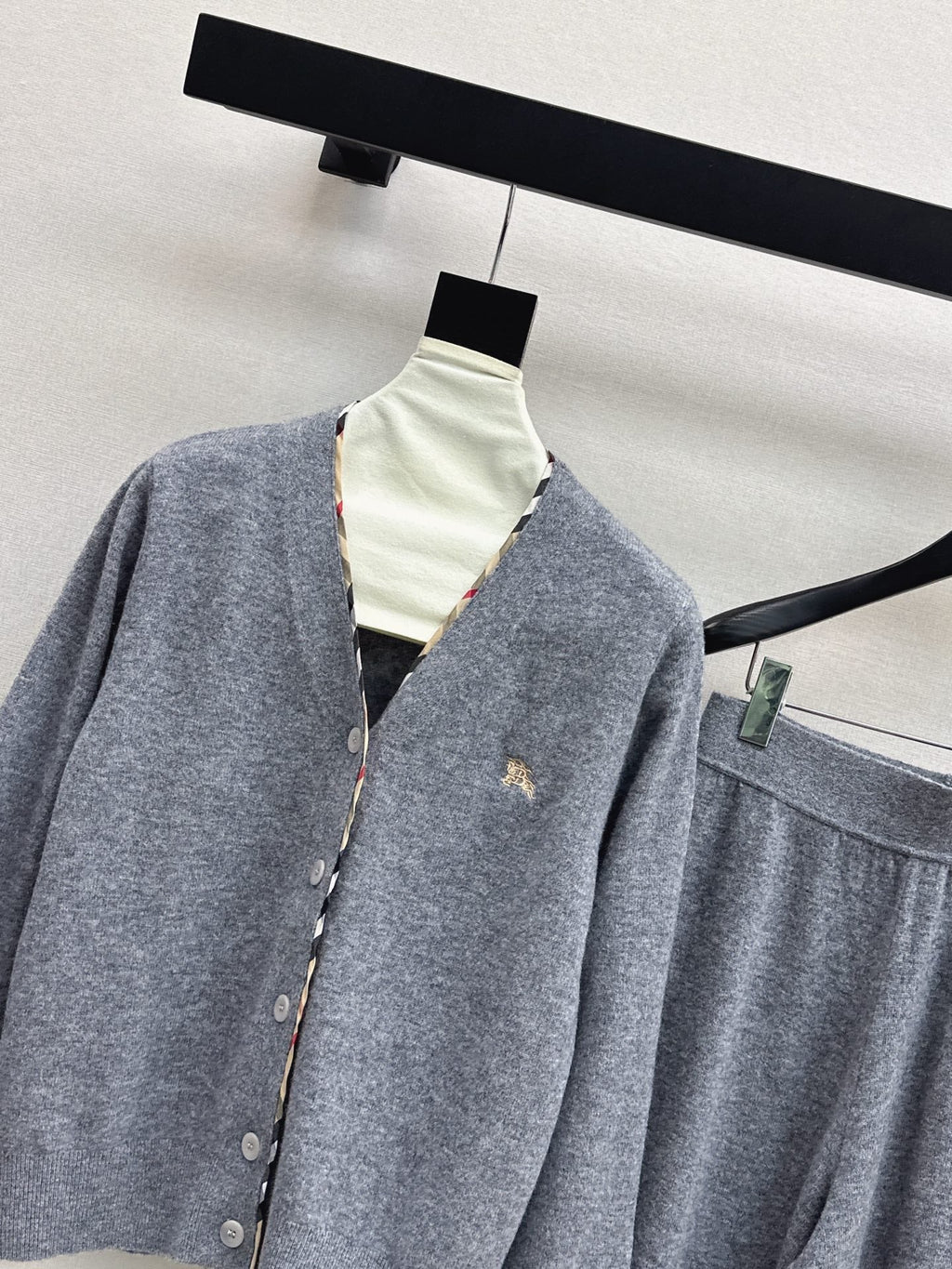 BURBERRY 25S CARDIGAN AND STRAIGHT-LEG PANTS SET 097